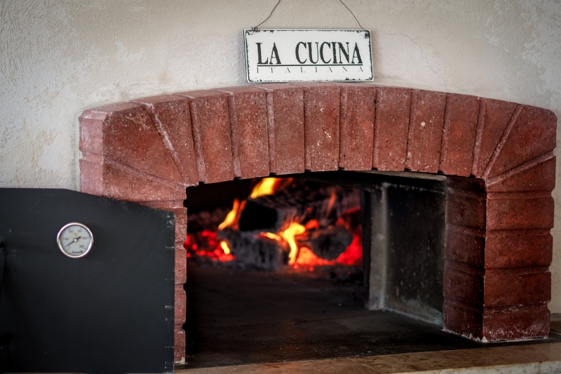 pizzeria-SEILLONS SOURCE D ARGENS-min_pizza-oven-1344719